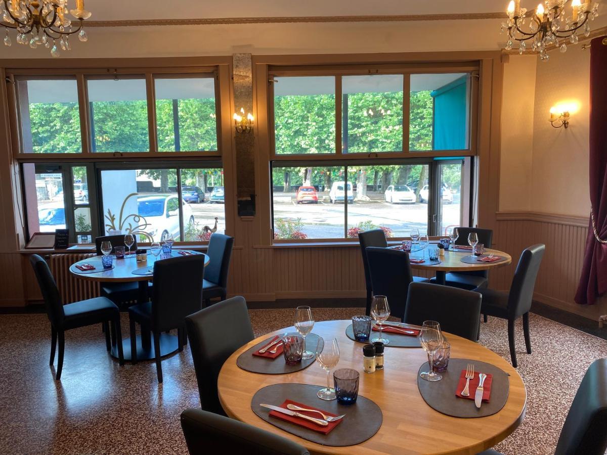 Hotel-Restaurant Les Trois Maures 杜河畔凡尔登 外观 照片