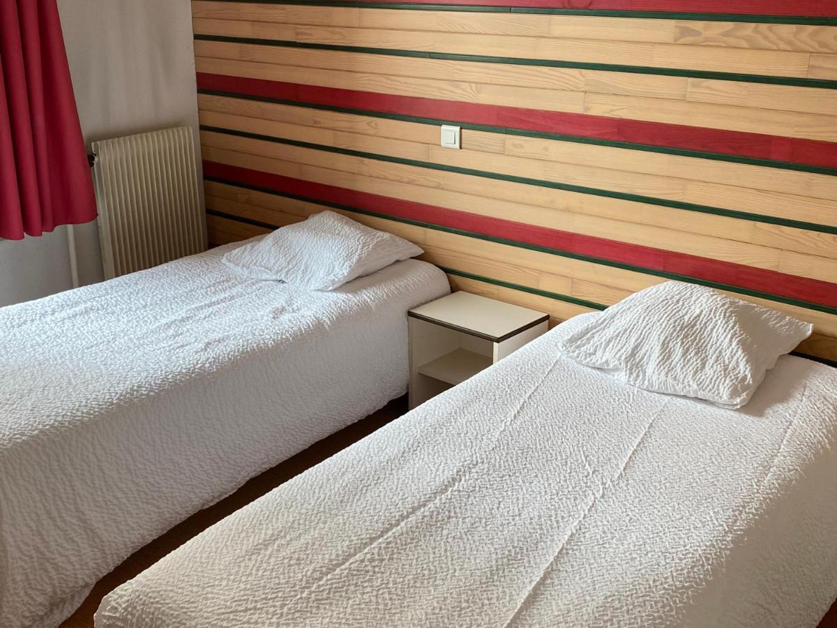 Hotel-Restaurant Les Trois Maures 杜河畔凡尔登 外观 照片